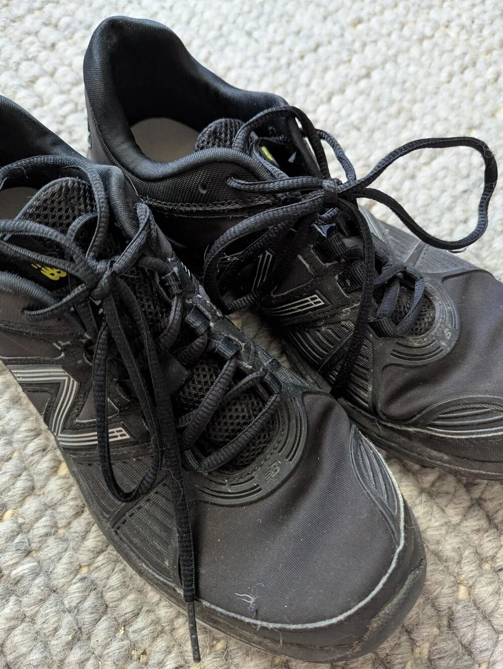 New Balance Men's Black Athletic Sneakers Sz 9